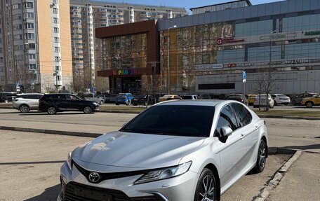 Toyota Camry, 2022 год, 4 300 000 рублей, 1 фотография