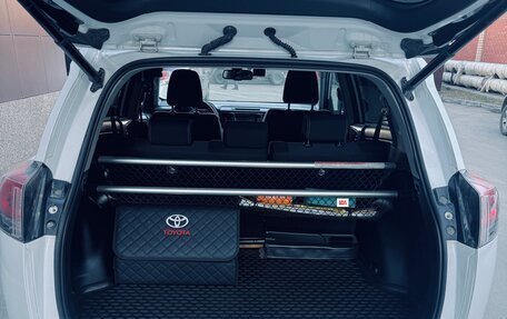 Toyota RAV4, 2018 год, 2 490 000 рублей, 7 фотография