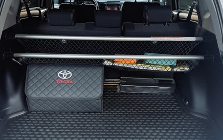 Toyota RAV4, 2018 год, 2 490 000 рублей, 9 фотография