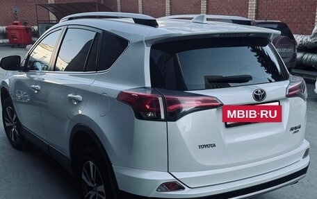 Toyota RAV4, 2018 год, 2 490 000 рублей, 6 фотография