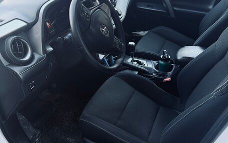 Toyota RAV4, 2018 год, 2 490 000 рублей, 12 фотография