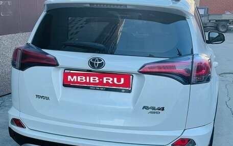 Toyota RAV4, 2018 год, 2 490 000 рублей, 4 фотография