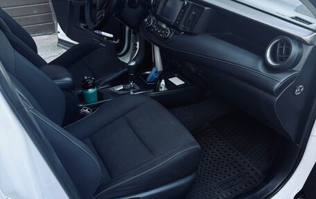 Toyota RAV4, 2018 год, 2 490 000 рублей, 15 фотография