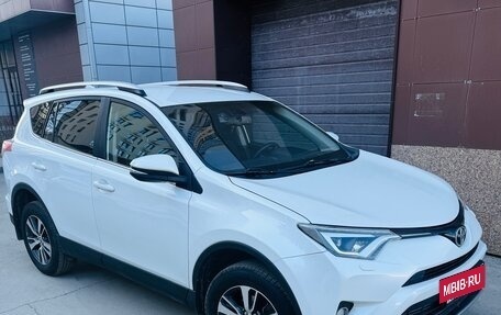 Toyota RAV4, 2018 год, 2 490 000 рублей, 2 фотография