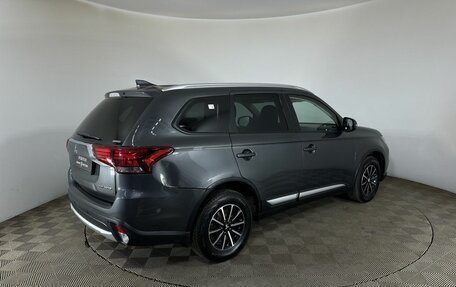 Mitsubishi Outlander III рестайлинг 3, 2018 год, 2 000 000 рублей, 6 фотография