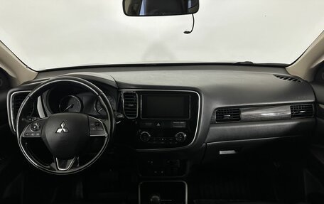 Mitsubishi Outlander III рестайлинг 3, 2018 год, 2 000 000 рублей, 7 фотография