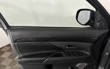 Mitsubishi Outlander III рестайлинг 3, 2018 год, 2 000 000 рублей, 8 фотография