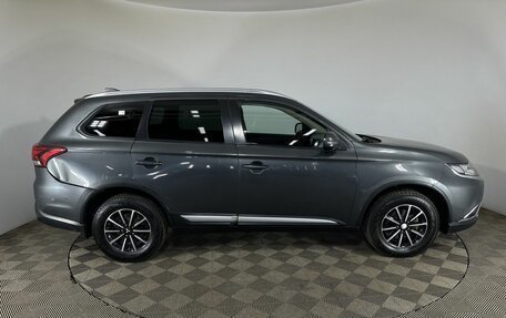 Mitsubishi Outlander III рестайлинг 3, 2018 год, 2 000 000 рублей, 4 фотография