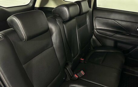 Mitsubishi Outlander III рестайлинг 3, 2018 год, 2 000 000 рублей, 15 фотография