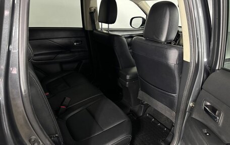 Mitsubishi Outlander III рестайлинг 3, 2018 год, 2 000 000 рублей, 16 фотография