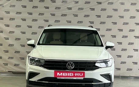 Volkswagen Tiguan II, 2021 год, 2 630 000 рублей, 2 фотография