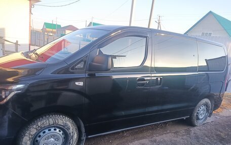 Hyundai H-1 II рестайлинг, 2019 год, 3 250 000 рублей, 2 фотография