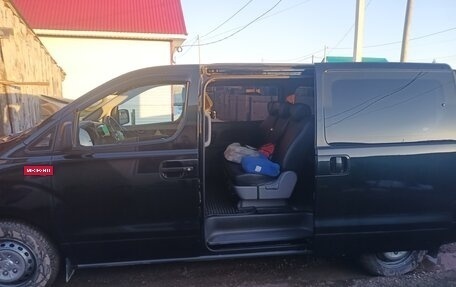 Hyundai H-1 II рестайлинг, 2019 год, 3 250 000 рублей, 7 фотография