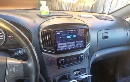 Hyundai H-1 II рестайлинг, 2019 год, 3 250 000 рублей, 15 фотография