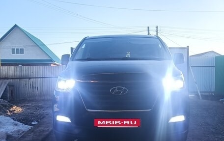 Hyundai H-1 II рестайлинг, 2019 год, 3 250 000 рублей, 16 фотография