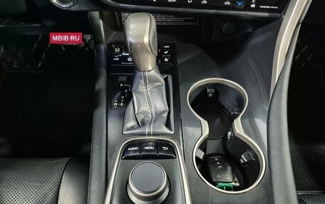 Lexus RX IV рестайлинг, 2018 год, 4 150 000 рублей, 16 фотография