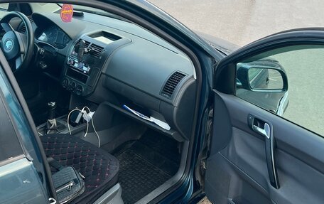 Volkswagen Polo IV рестайлинг, 2002 год, 290 000 рублей, 7 фотография