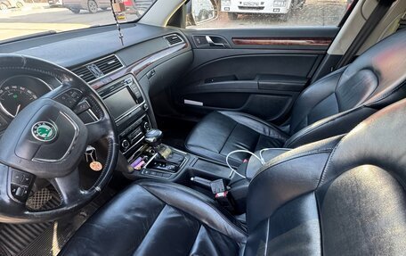 Skoda Superb III рестайлинг, 2012 год, 990 000 рублей, 1 фотография