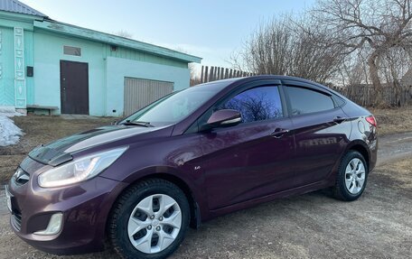 Hyundai Solaris II рестайлинг, 2013 год, 800 000 рублей, 1 фотография