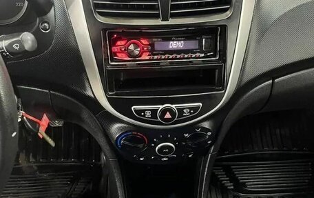 Hyundai Solaris II рестайлинг, 2012 год, 697 000 рублей, 28 фотография