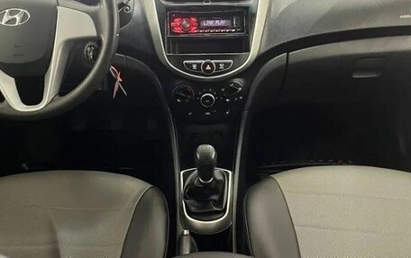 Hyundai Solaris II рестайлинг, 2012 год, 697 000 рублей, 27 фотография