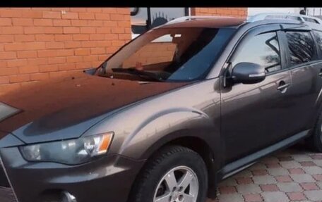 Mitsubishi Outlander III рестайлинг 3, 2010 год, 1 700 000 рублей, 2 фотография