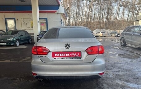 Volkswagen Jetta VI, 2013 год, 925 000 рублей, 2 фотография