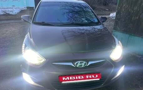 Hyundai Solaris II рестайлинг, 2013 год, 800 000 рублей, 12 фотография