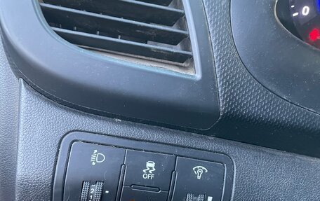 Hyundai Solaris II рестайлинг, 2013 год, 800 000 рублей, 17 фотография