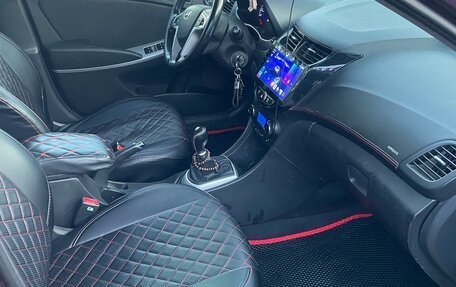 Hyundai Solaris II рестайлинг, 2013 год, 800 000 рублей, 19 фотография