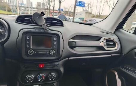 Jeep Renegade I рестайлинг, 2017 год, 1 170 000 рублей, 13 фотография