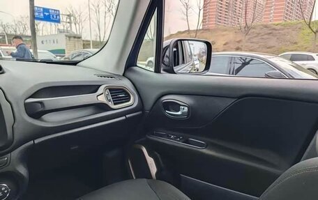 Jeep Renegade I рестайлинг, 2017 год, 1 170 000 рублей, 17 фотография