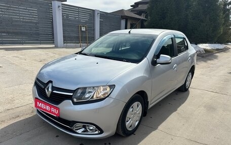 Renault Logan II, 2015 год, 490 000 рублей, 1 фотография
