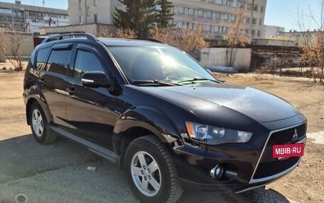 Mitsubishi Outlander III рестайлинг 3, 2011 год, 1 450 000 рублей, 2 фотография