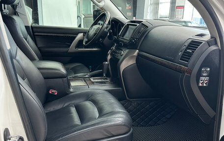 Toyota Land Cruiser 200, 2011 год, 3 100 000 рублей, 21 фотография