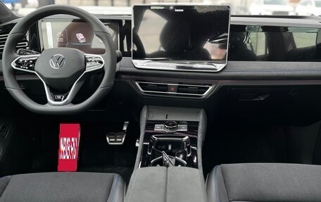 Volkswagen Tiguan, 2024 год, 6 070 000 рублей, 17 фотография