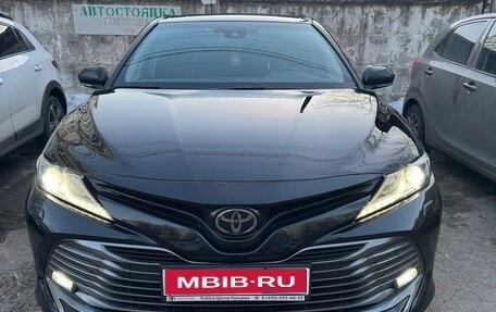 Toyota Camry, 2019 год, 3 050 000 рублей, 1 фотография