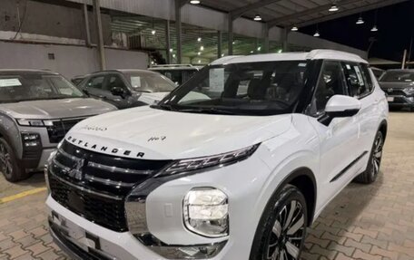 Mitsubishi Outlander, 2025 год, 8 290 000 рублей, 1 фотография