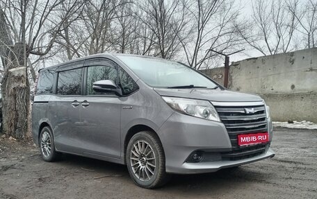 Toyota Noah III, 2015 год, 1 750 000 рублей, 1 фотография