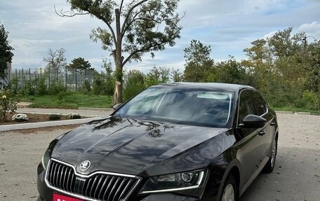 Skoda Superb III рестайлинг, 2018 год, 2 350 000 рублей, 1 фотография