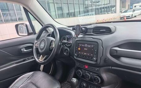 Jeep Renegade I рестайлинг, 2017 год, 1 450 000 рублей, 10 фотография