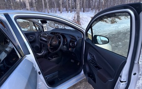 Toyota Vitz, 2018 год, 820 000 рублей, 14 фотография