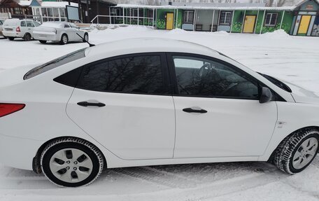 Hyundai Solaris II рестайлинг, 2015 год, 1 060 000 рублей, 5 фотография