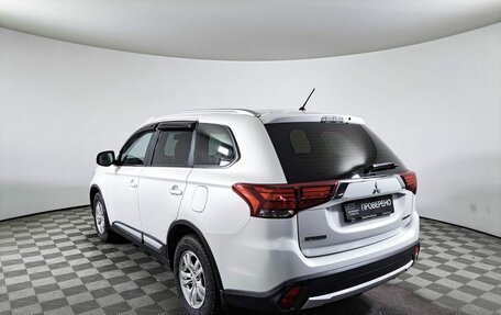 Mitsubishi Outlander III рестайлинг 3, 2016 год, 1 750 000 рублей, 8 фотография