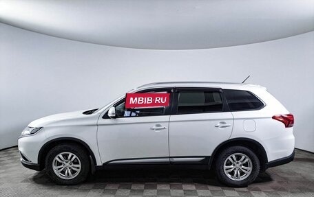 Mitsubishi Outlander III рестайлинг 3, 2016 год, 1 750 000 рублей, 10 фотография
