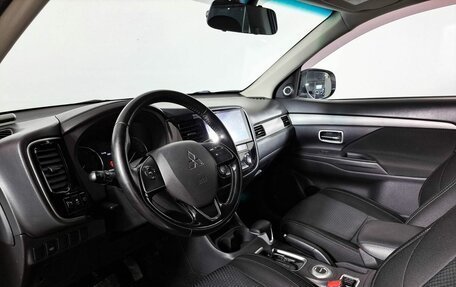 Mitsubishi Outlander III рестайлинг 3, 2016 год, 1 750 000 рублей, 20 фотография