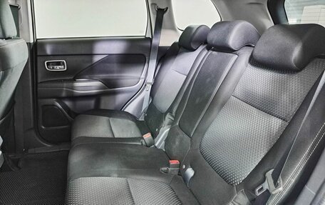 Mitsubishi Outlander III рестайлинг 3, 2016 год, 1 750 000 рублей, 15 фотография