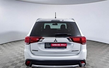 Mitsubishi Outlander III рестайлинг 3, 2016 год, 1 750 000 рублей, 7 фотография