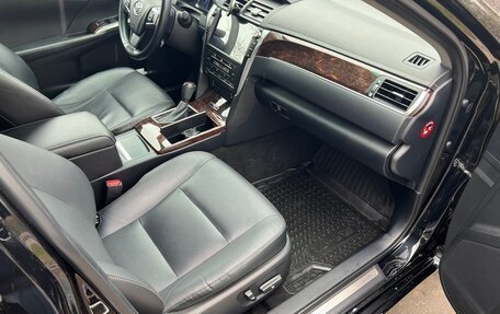 Toyota Camry, 2017 год, 2 600 000 рублей, 7 фотография