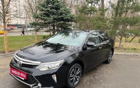 Toyota Camry, 2017 год, 2 600 000 рублей, 2 фотография